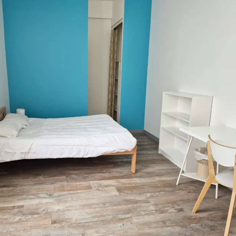 chambre double avec lit, logement inclusif et solidaire au Hameau saint-Michel à Tours