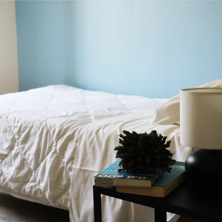 chambre individuelle lit, logement inclusif et solidaire au Hameau saint-Michel à Tours